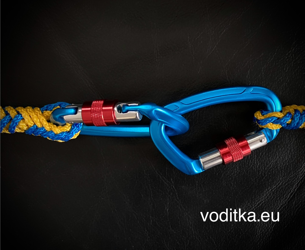 Pletené přepínací vodítko_modro-žluté, včetně 2 ks Alu karabin s pojistkou